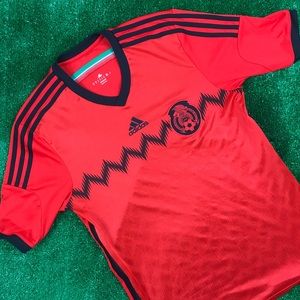 USED RED MEDIUM ADIDDAS MEXICO JERSEY